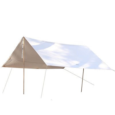 Esponga al sole il campeggio del tessuto della tenda espongono al sole la tenda di riparo impermeabile con la corda del vento